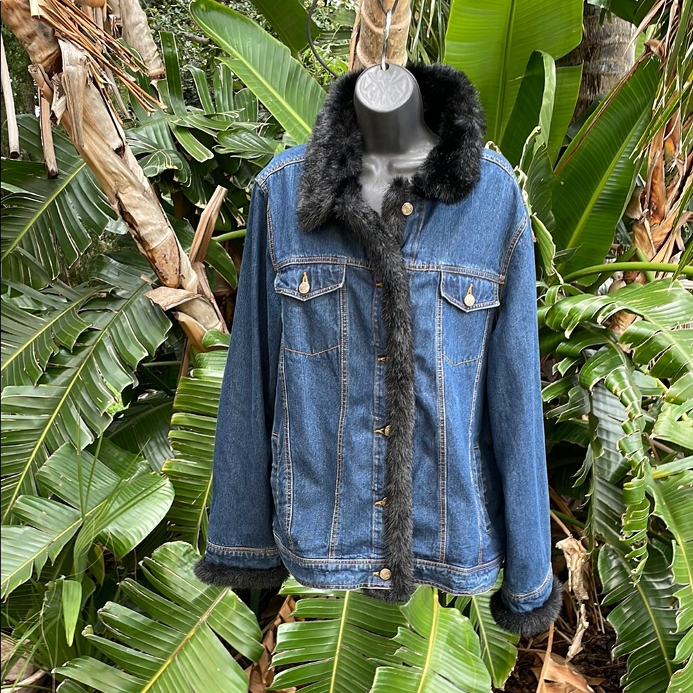 Dennis Basso denim blue jean jacket, we shearling collar and cuffs